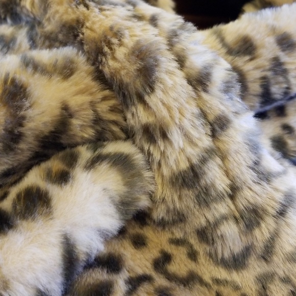 FAUX FUR ๐ NECK WRAP - Picture 2 of 7